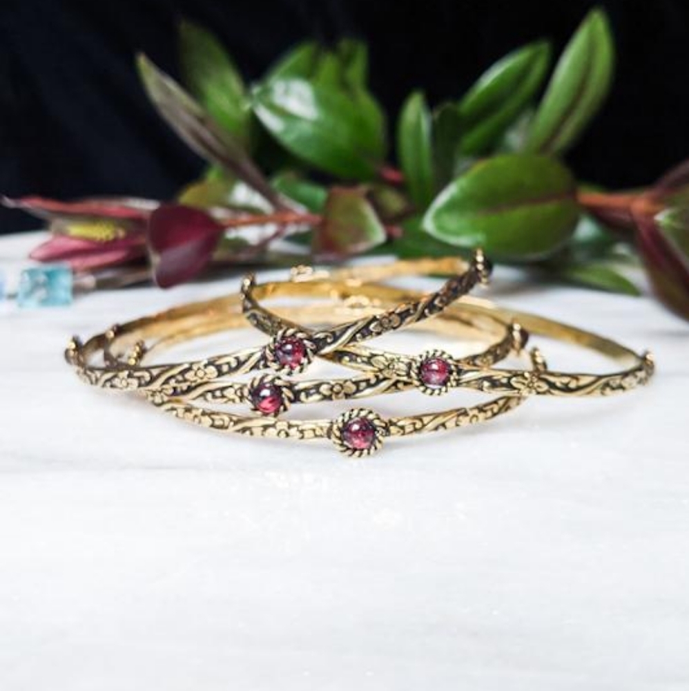 NWT Baizaar Garnet Floral Brass Bangle